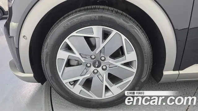 Genesis GV60 — Фото автомобиля 3