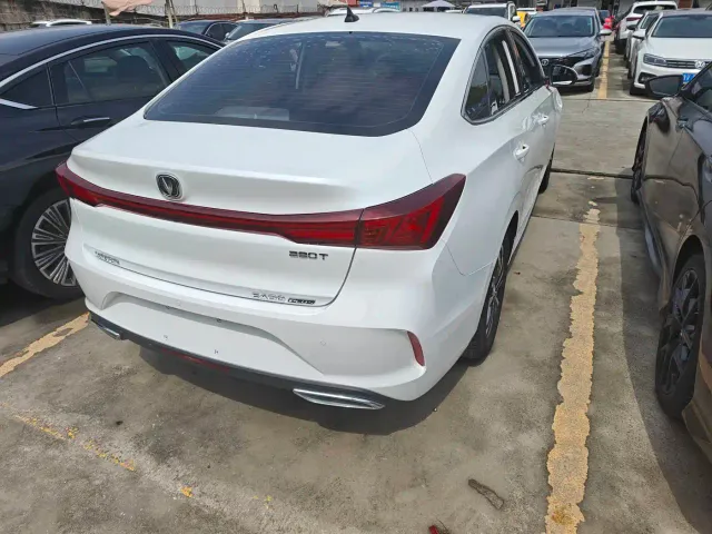 Changan Eado — Фото автомобиля 7