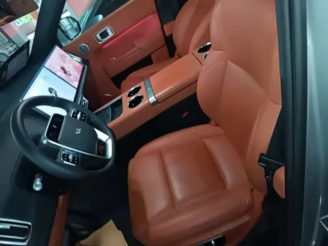 Li Auto L8 — Фото автомобиля 14