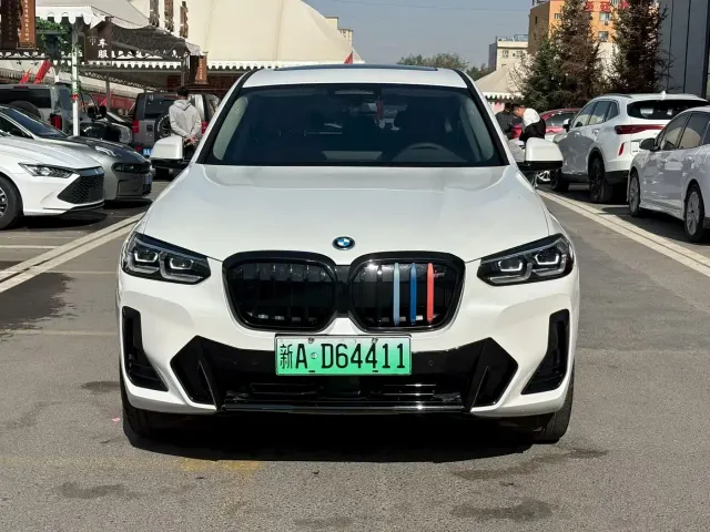 BMW iX3 — Фото автомобиля 2