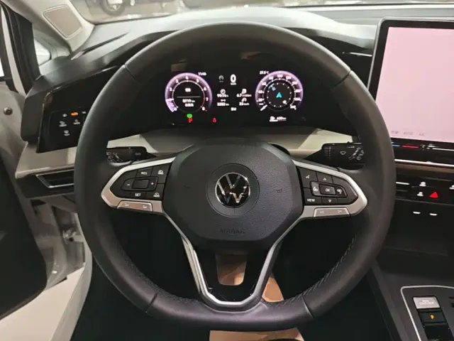 Volkswagen Golf — Фото автомобиля 10