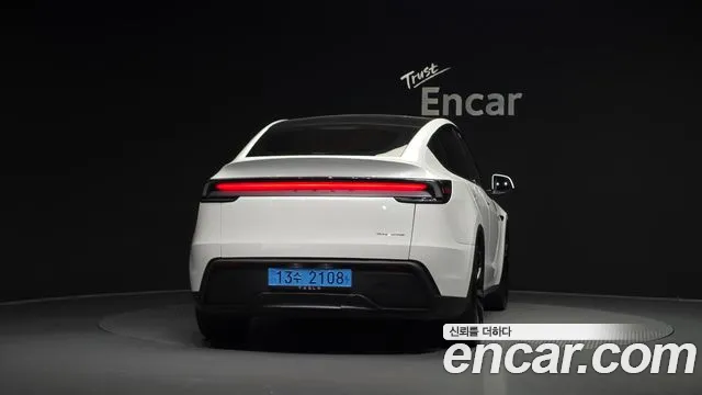 Tesla Model Y — Фото автомобиля 4