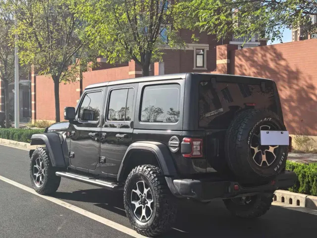 Jeep Wrangler — Фото автомобиля 15