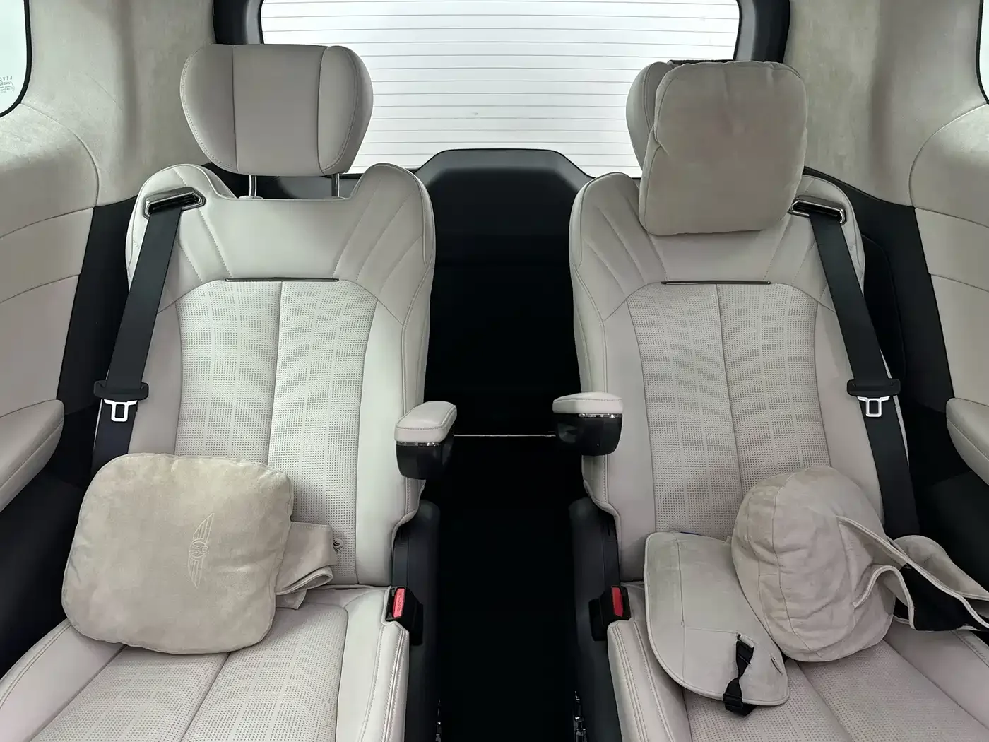 Geely Galaxy Yizhen L380 2025 Model 805km Flagship Edition AWD — Фото автомобиля 11