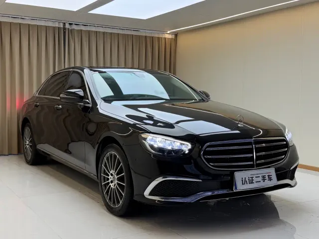 Mercedes-Benz E-Class — Фото автомобиля 2