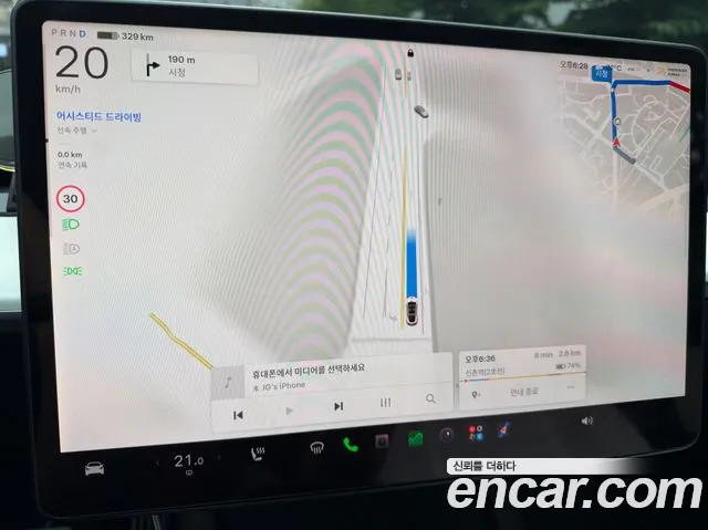 Tesla Model Y — Фото автомобиля 10