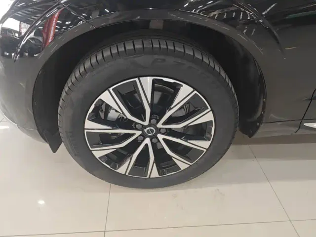 Volvo XC60 — Фото автомобиля 22