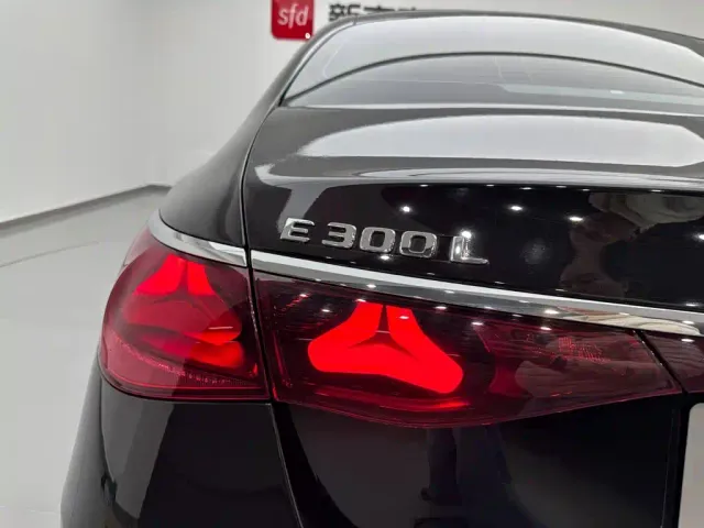 Mercedes-Benz E-Class — Фото автомобиля 29