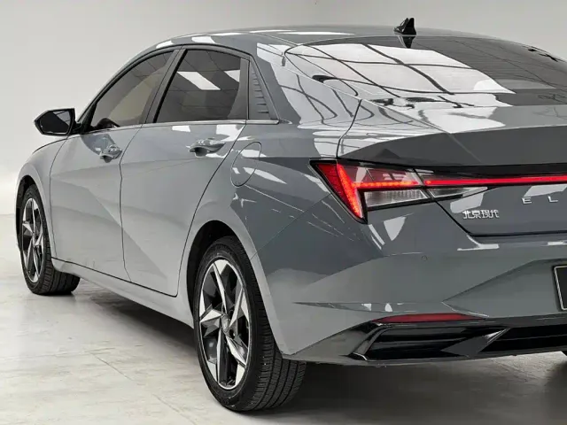 Hyundai Elantra — Фото автомобиля 18