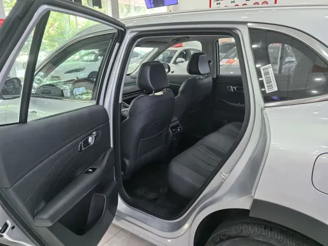 Geely Galaxy Starship 7 EM-i — Фото автомобиля 8