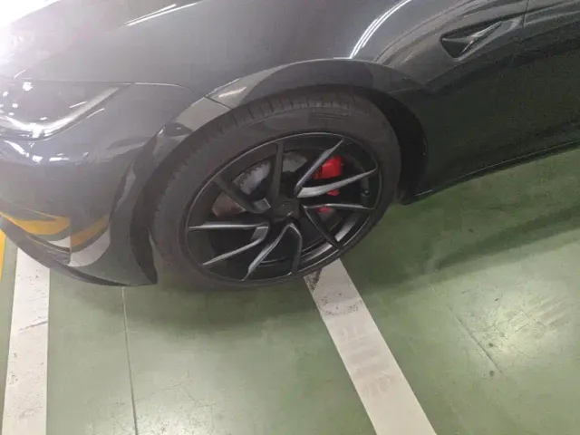 Tesla Model 3 — Фото автомобиля 22