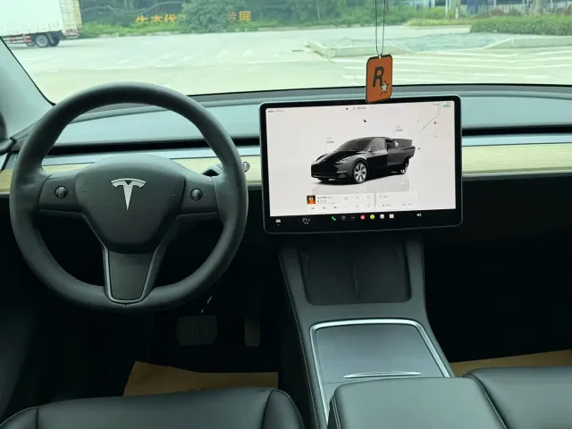 Tesla Model Y — Фото автомобиля 6