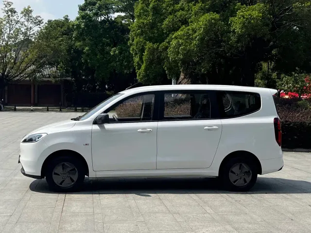 Wuling Hongguang — Фото автомобиля 20