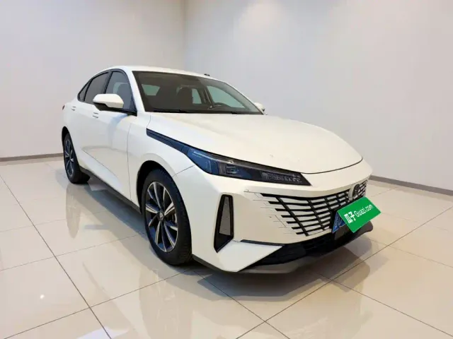 Changan Eado — Фото автомобиля 3