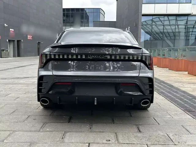 Lynk & Co 03 — Фото автомобиля 12