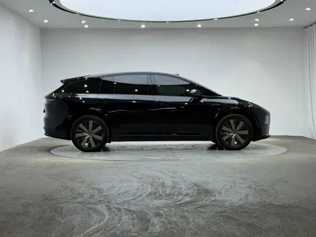 Li Auto i6 — Фото автомобиля 5