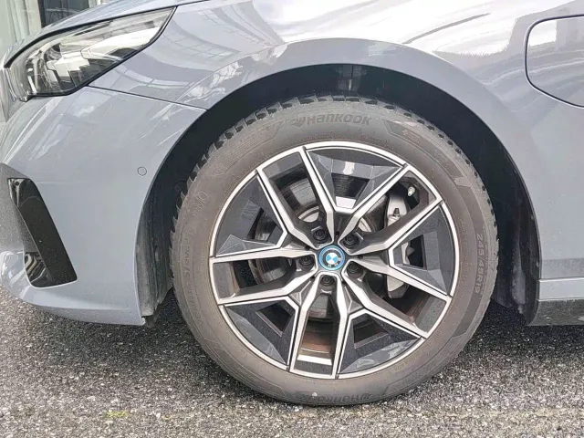 BMW i5 — Фото автомобиля 5