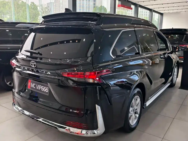 Toyota Granvia — Фото автомобиля 10