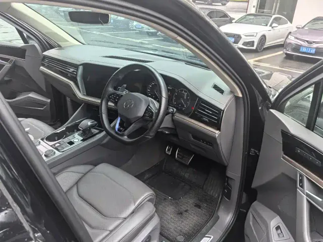 Volkswagen Touareg — Фото автомобиля 7