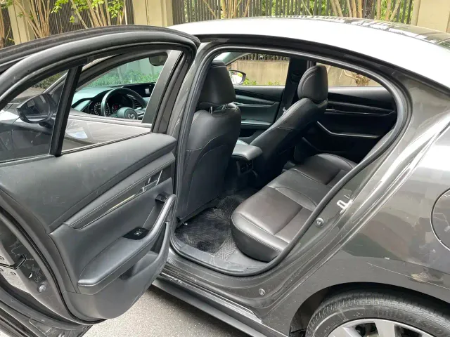 Mazda Axela — Фото автомобиля 11