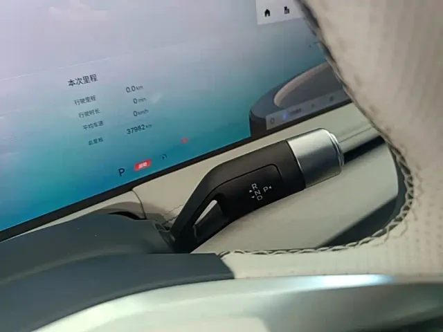 Geely Galaxy E8 — Фото автомобиля 13