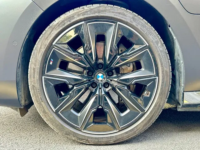 BMW i7 — Фото автомобиля 23