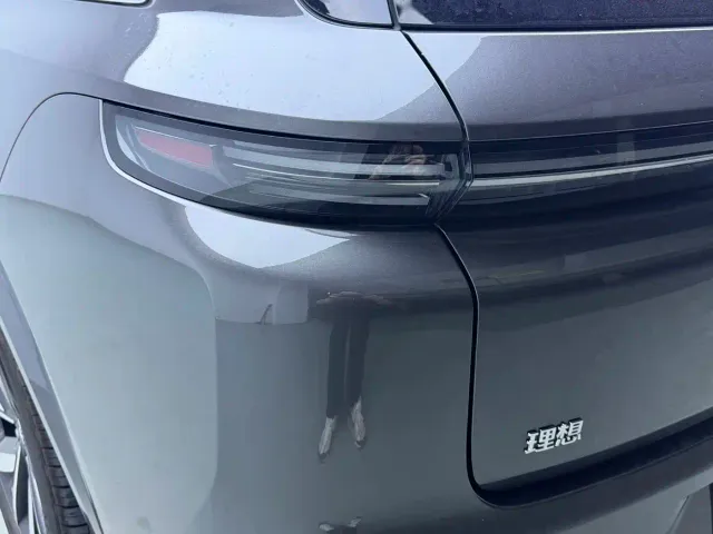 Li Auto L8 — Фото автомобиля 18