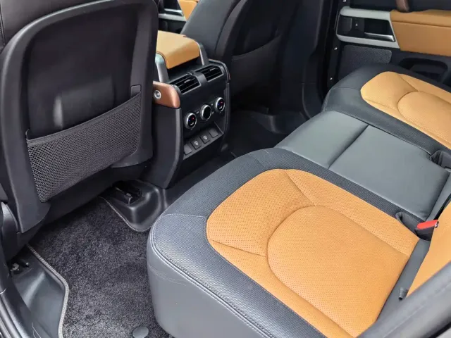 Land Rover Defender — Фото автомобиля 13