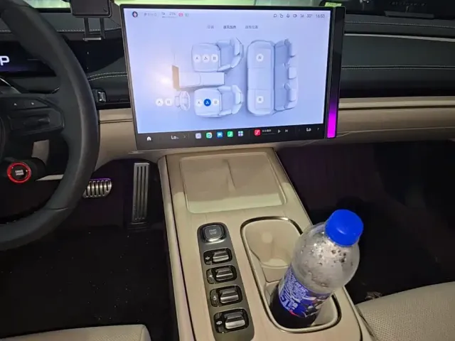 Xiaomi SU7 — Фото автомобиля 12