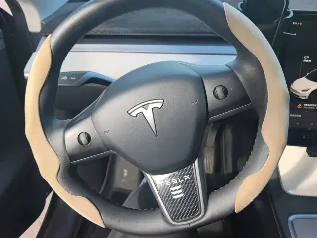 Tesla Model Y — Фото автомобиля 15