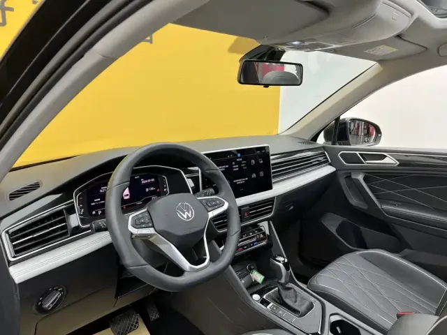 Volkswagen Tiguan L — Фото автомобиля 30