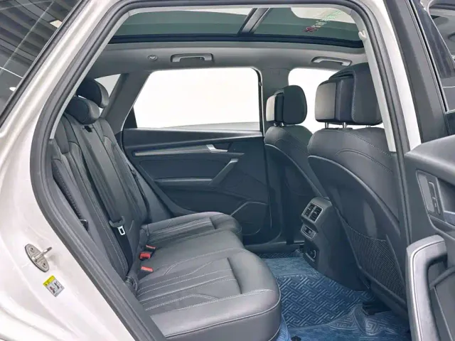 Audi Q5L — Фото автомобиля 10
