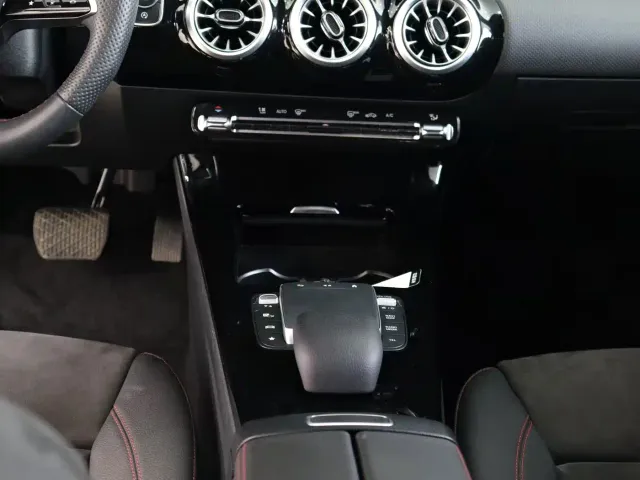 Mercedes-Benz A-Class — Фото автомобиля 27