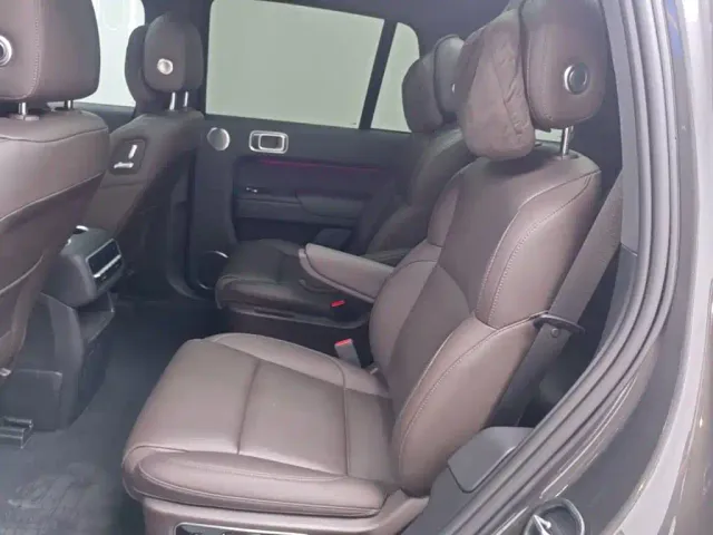 Li Auto L8 — Фото автомобиля 16