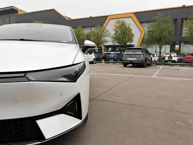 Xpeng P5 — Фото автомобиля 6