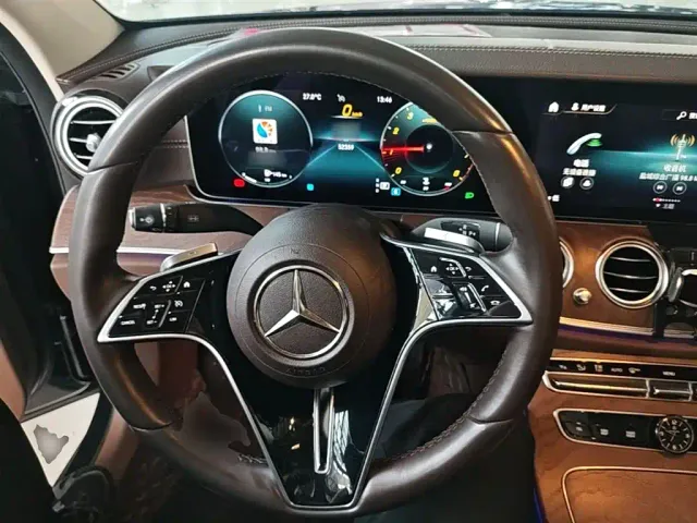 Mercedes-Benz E-Class — Фото автомобиля 10