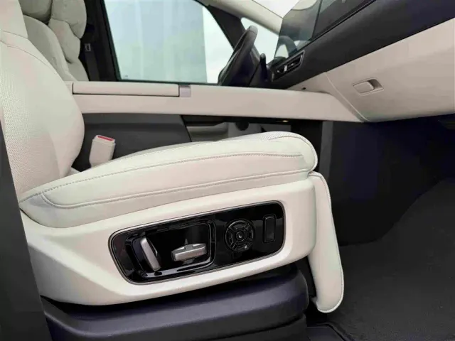 Li Auto MEGA — Фото автомобиля 23
