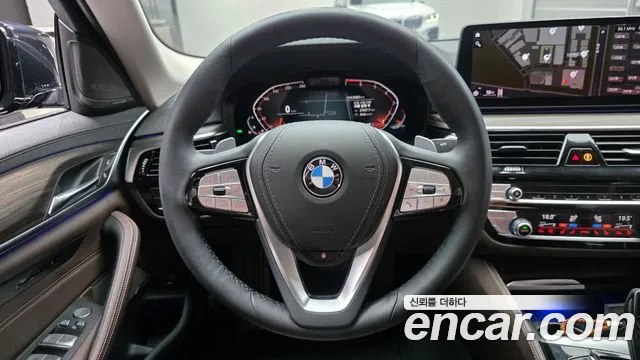 BMW 5-Series — Фото автомобиля 13