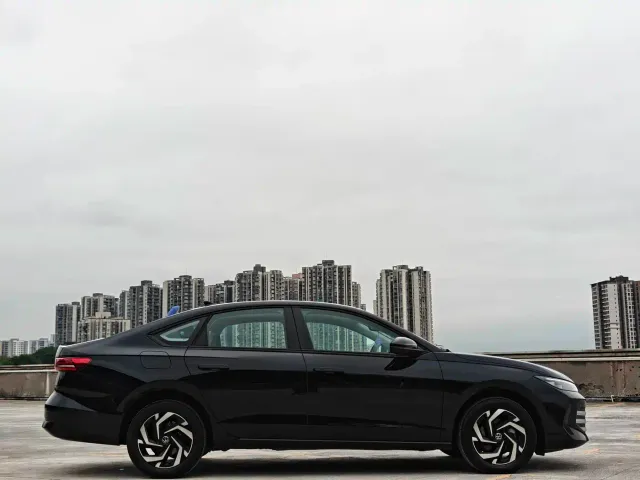 Volkswagen Lavida 2025 PRO 1.5L Classic Edition — Фото автомобиля 4
