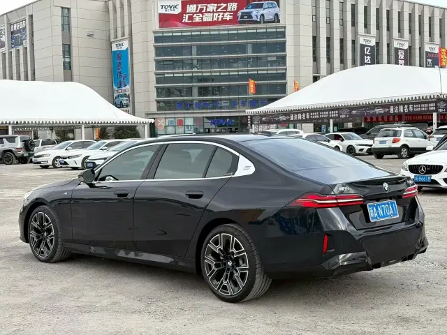 BMW 5 Series — Фото автомобиля 9