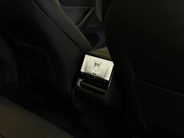 Tesla Model Y — Фото автомобиля 19