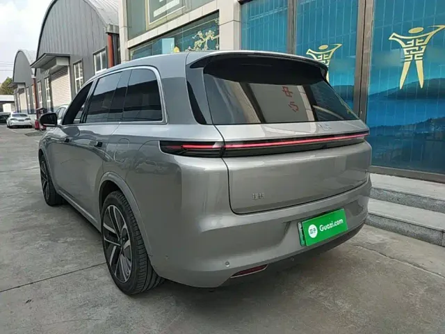 Li Auto L8 — Фото автомобиля 4