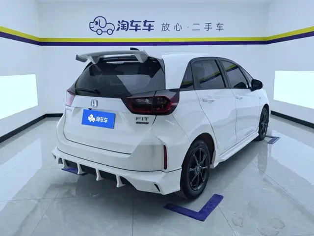 Honda Fit — Фото автомобиля 3