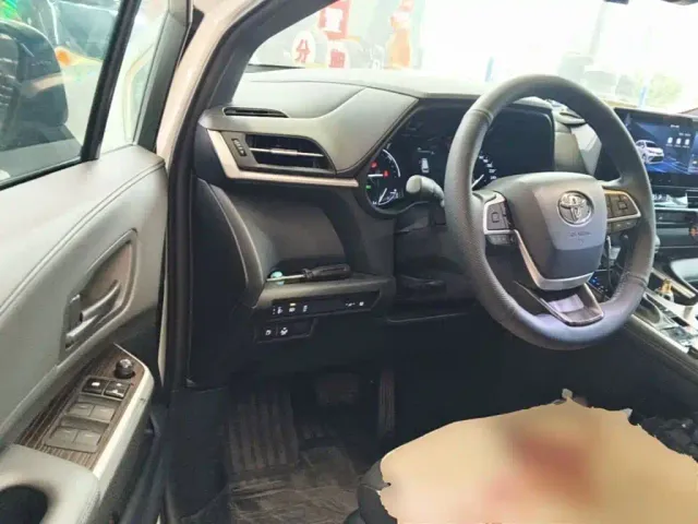 Toyota Granvia — Фото автомобиля 15