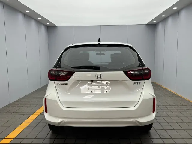 Honda Fit — Фото автомобиля 5