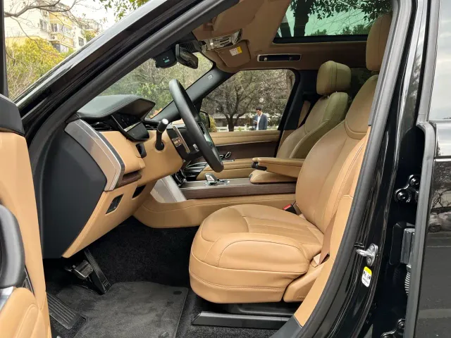 Land Rover Range Rover 2023 3.0 L6 360PS Golden Age Edition — Фото автомобиля 8