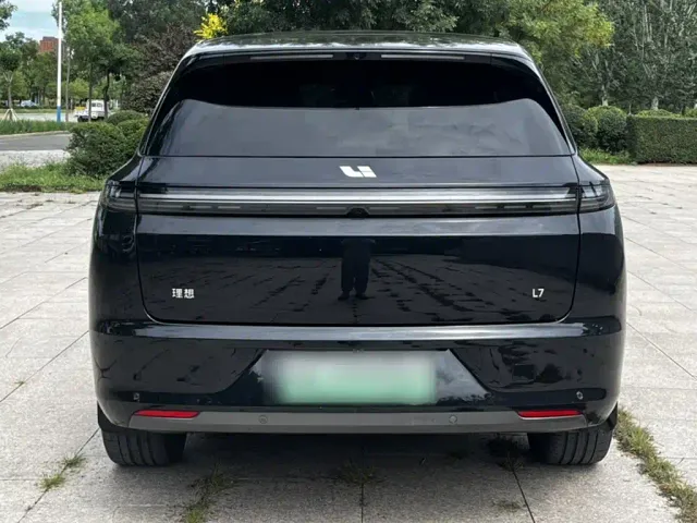 Li Auto L7 — Фото автомобиля 4