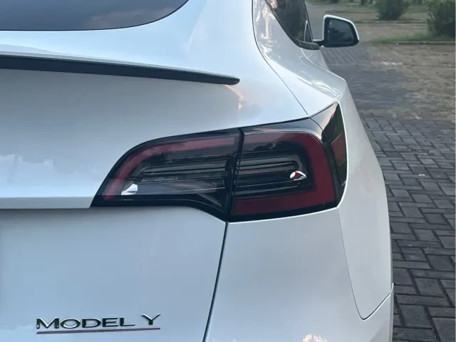 Tesla Model Y — Фото автомобиля 20