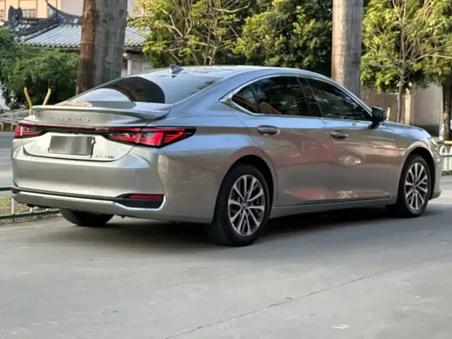 Lexus Lexus ES 2025 300h Ultimate Edition — Фото автомобиля 8