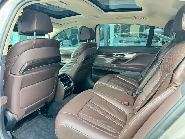 BMW 7 Series — Фото автомобиля 16